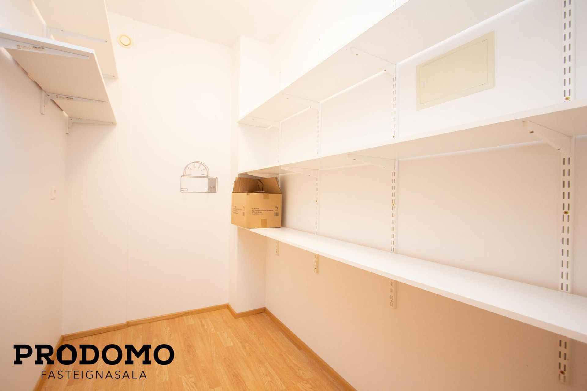 Kirkjuvegur 1, 230 Reykjanesbær