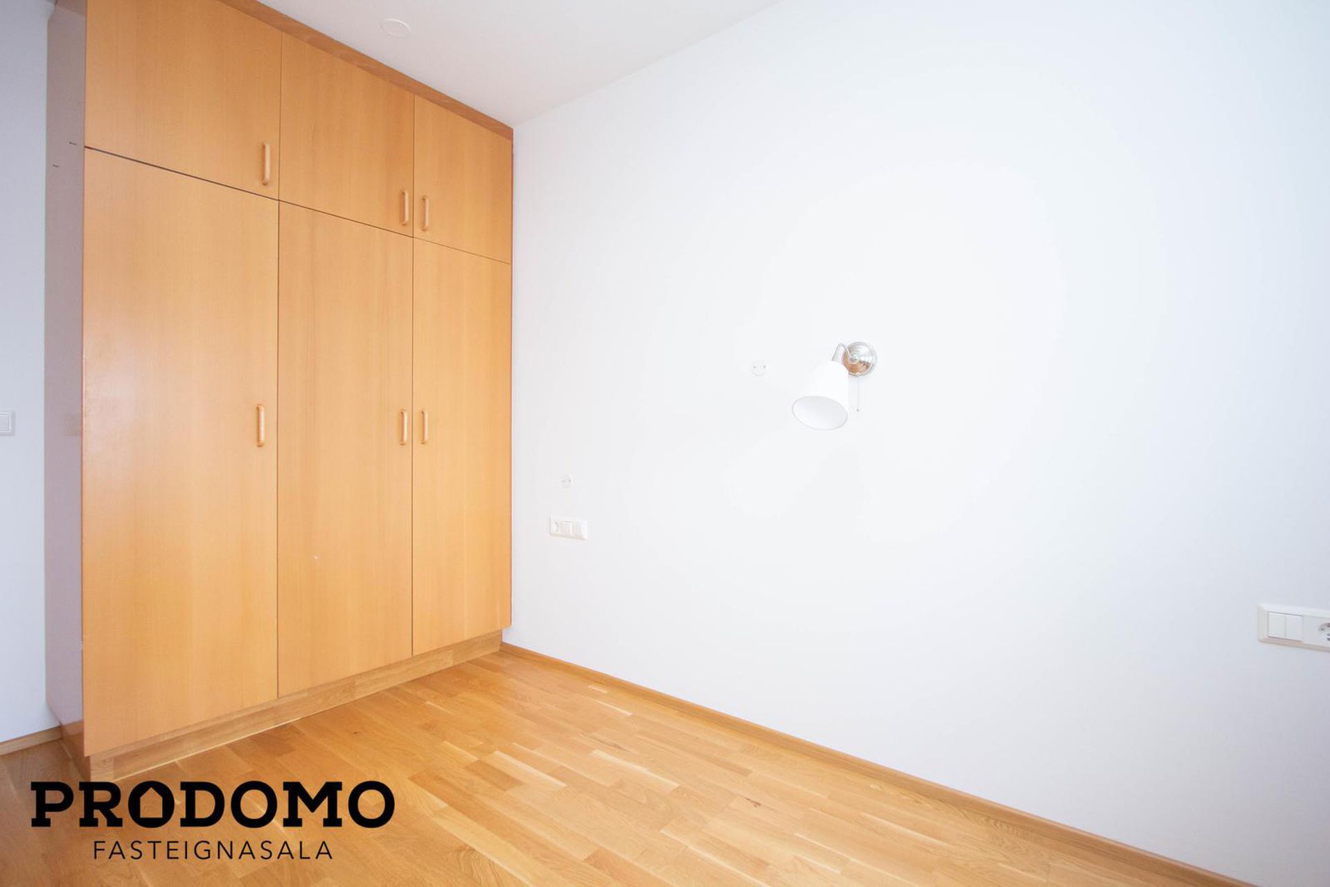 Kirkjuvegur 1, 230 Reykjanesbær