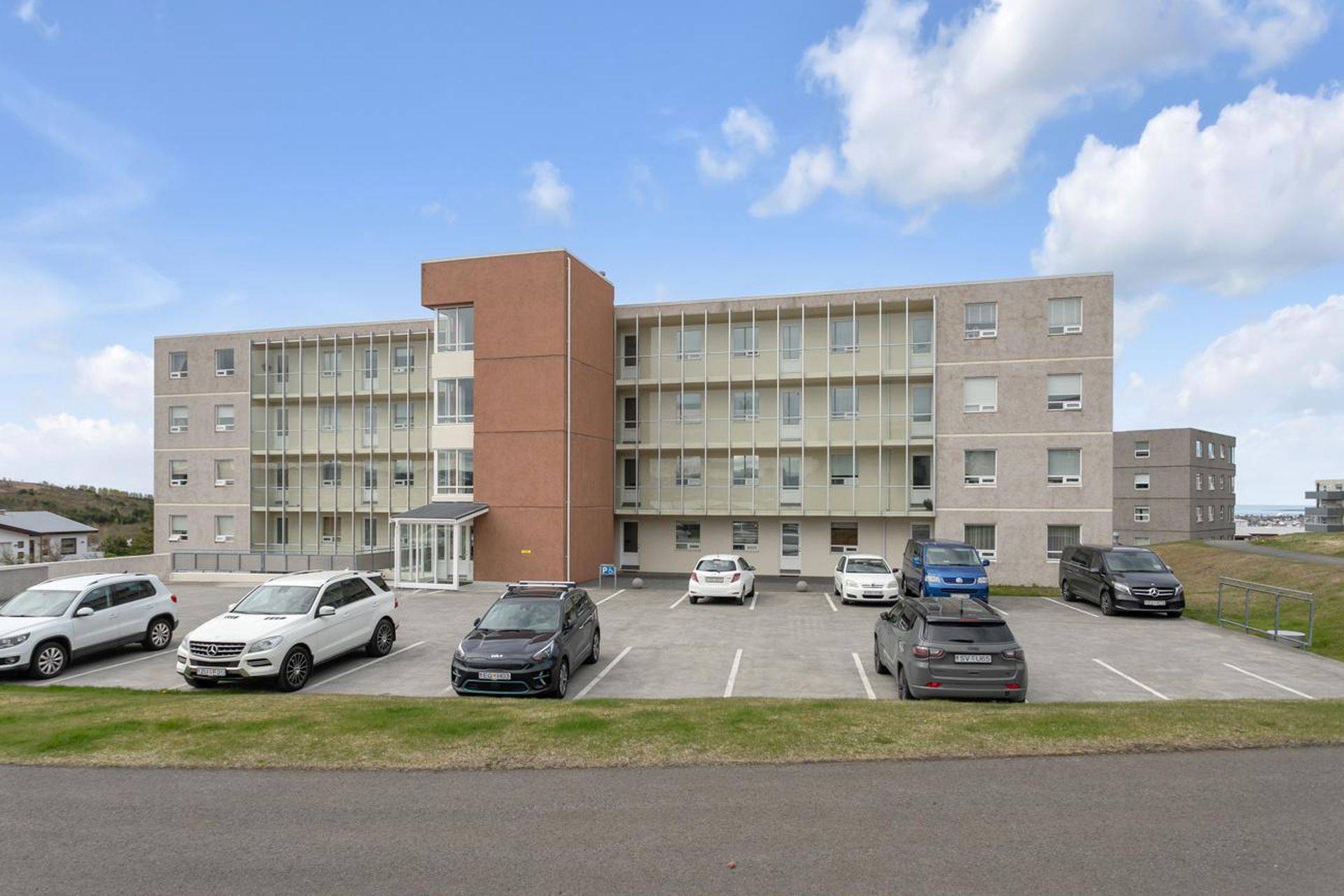 Lómasalir 12, 201 Kópavogur