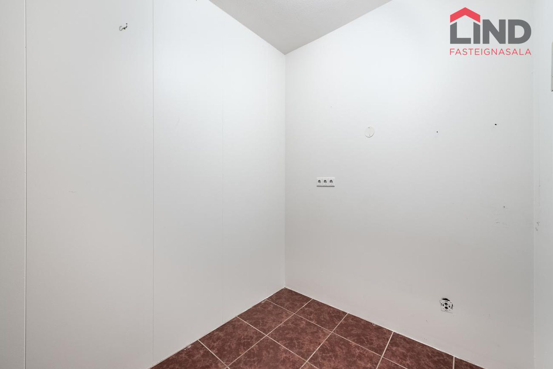 Sléttuvegur 17, 103 Reykjavík