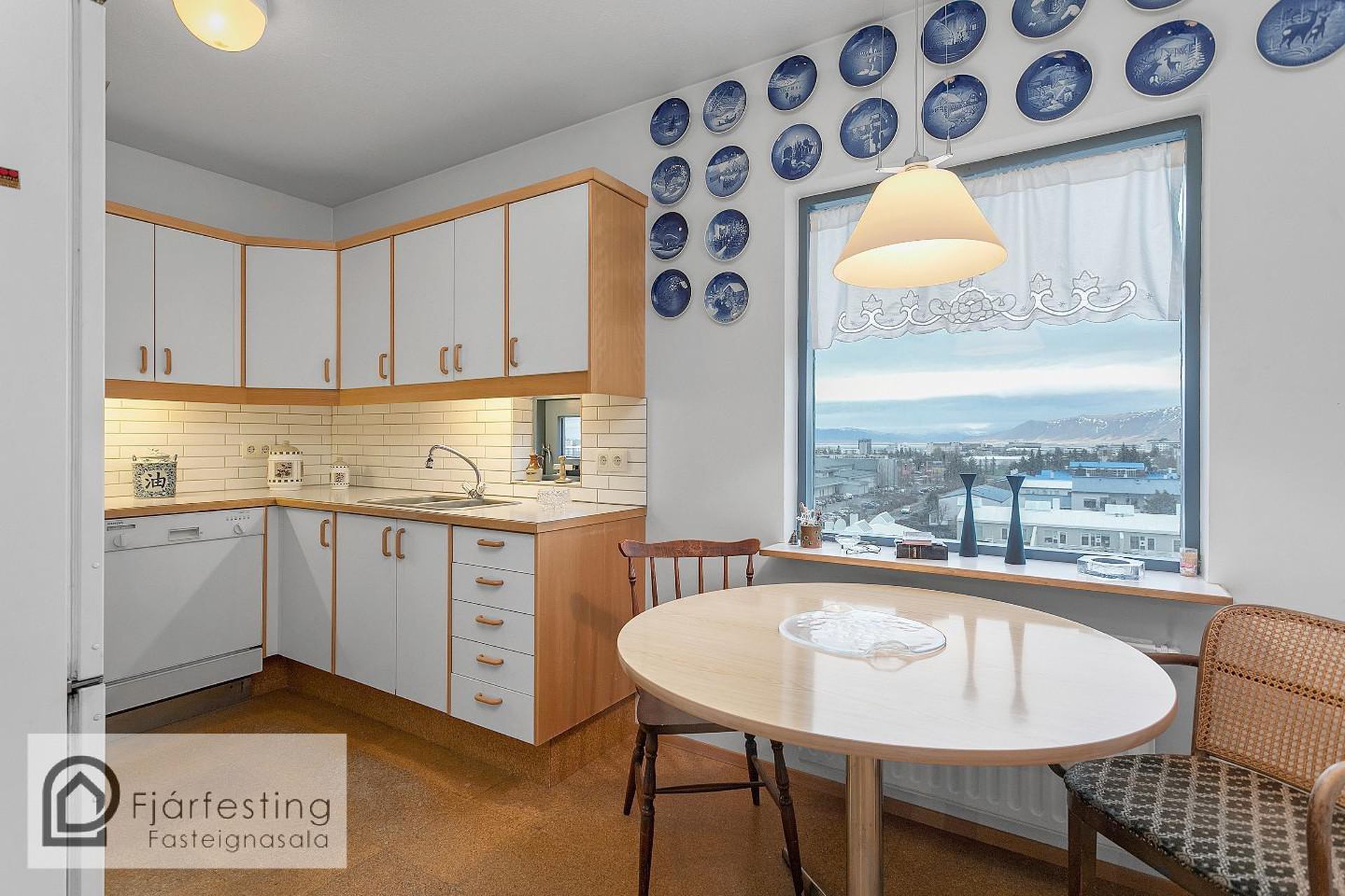 Hvassaleiti 56, 103 Reykjavík