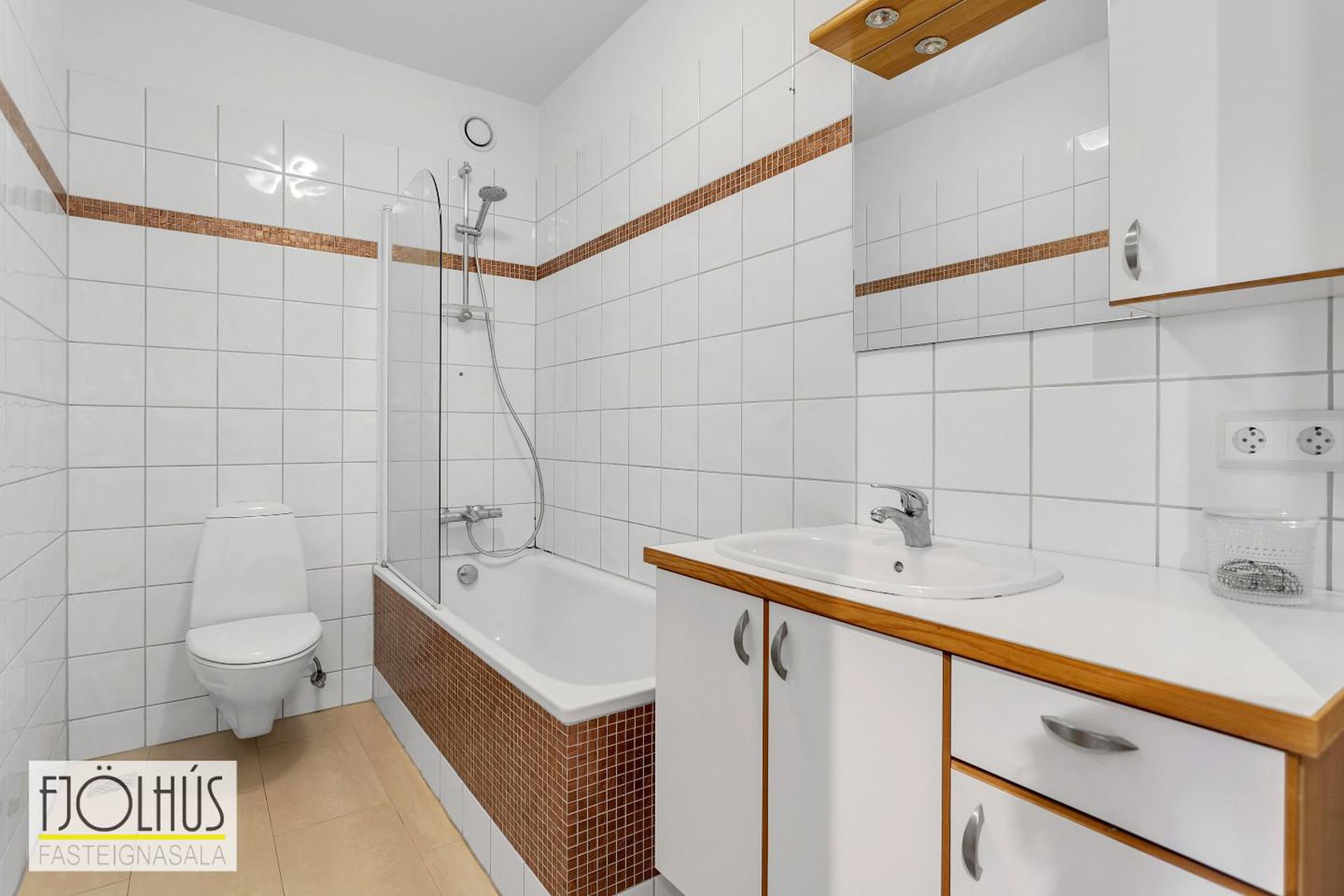 Erluás 2, 221 Hafnarfjörður