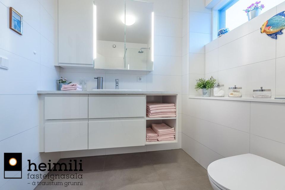 Breiðakur 8, 210 Garðabær