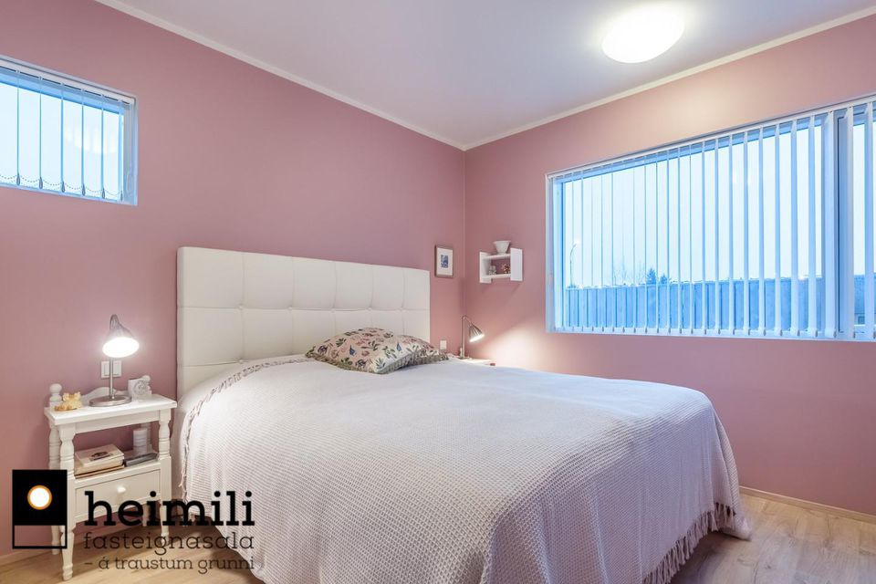 Breiðakur 8, 210 Garðabær