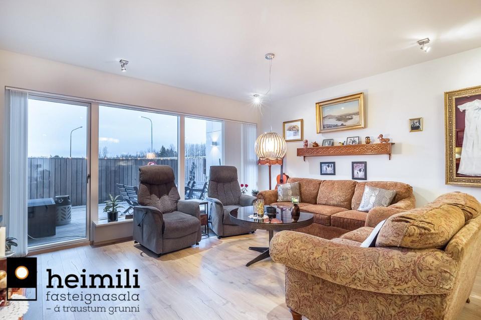 Breiðakur 8, 210 Garðabær