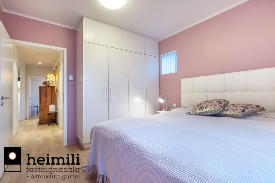 Breiðakur 8, 210 Garðabær