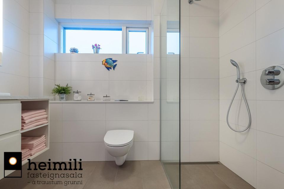 Breiðakur 8, 210 Garðabær