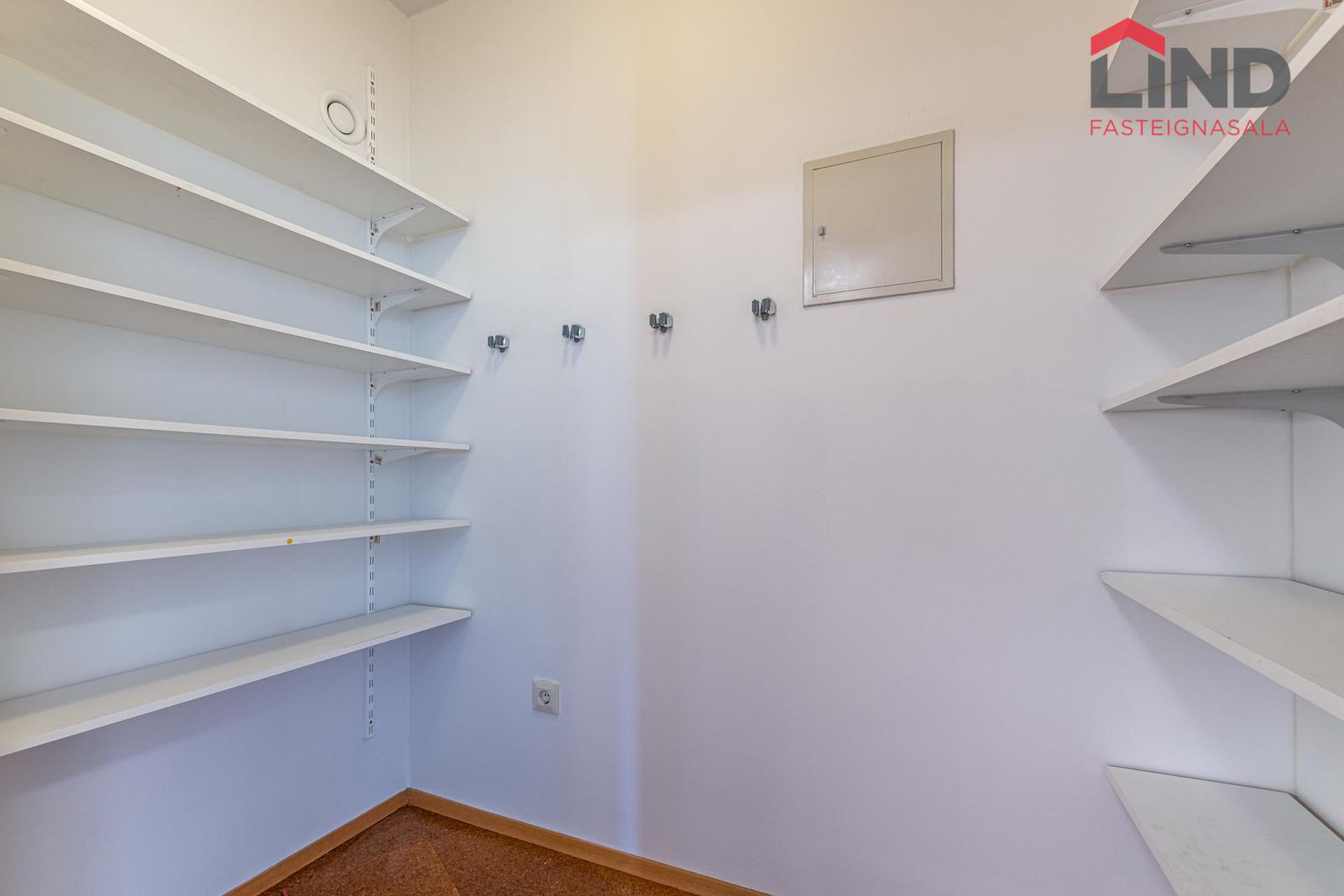 Hvassaleiti 56, 103 Reykjavík