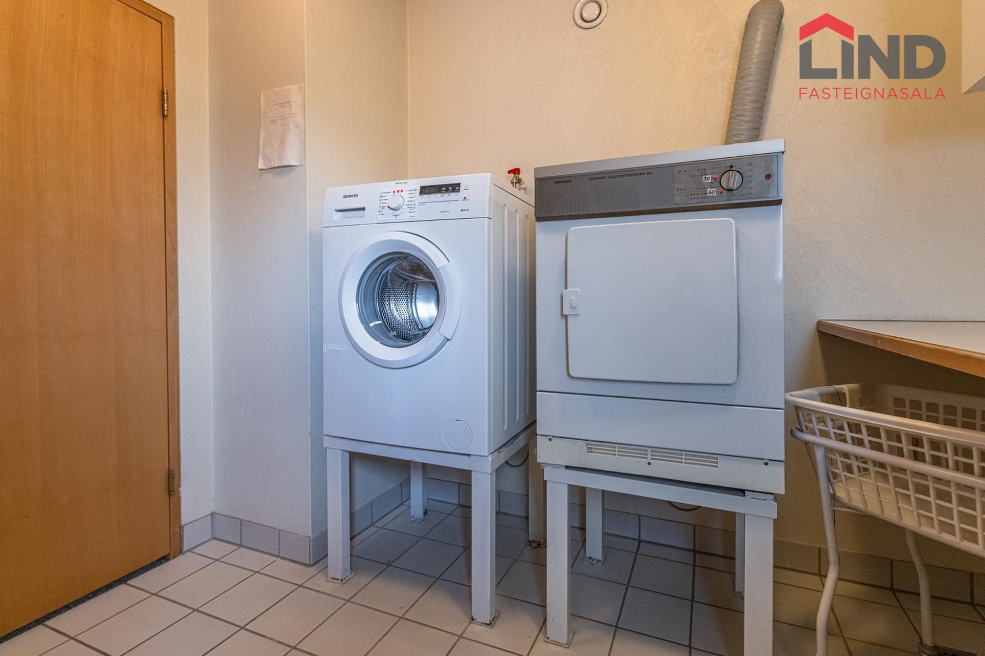 Hvassaleiti 56, 103 Reykjavík