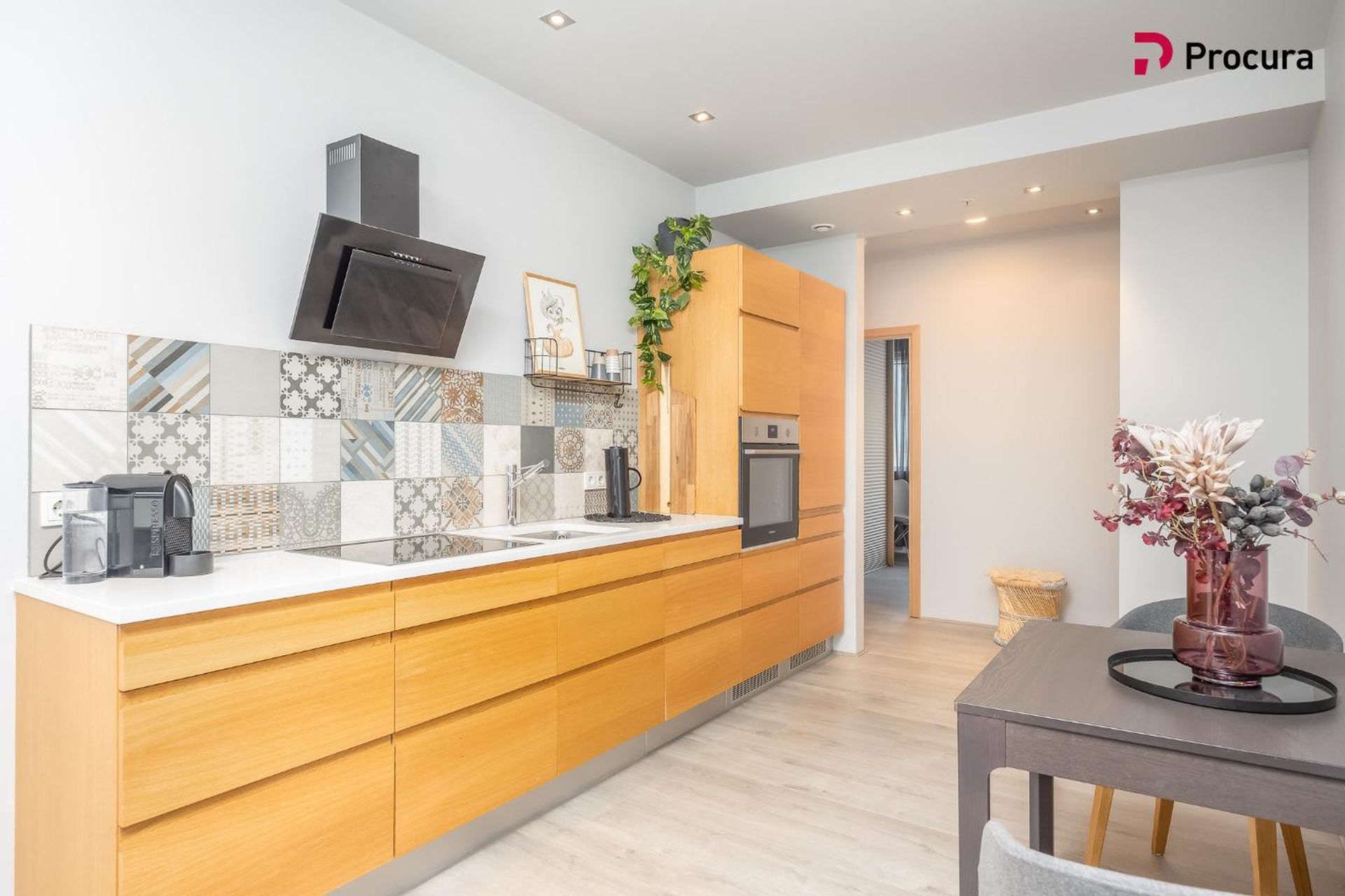 Laugavegur 103, 105 Reykjavík