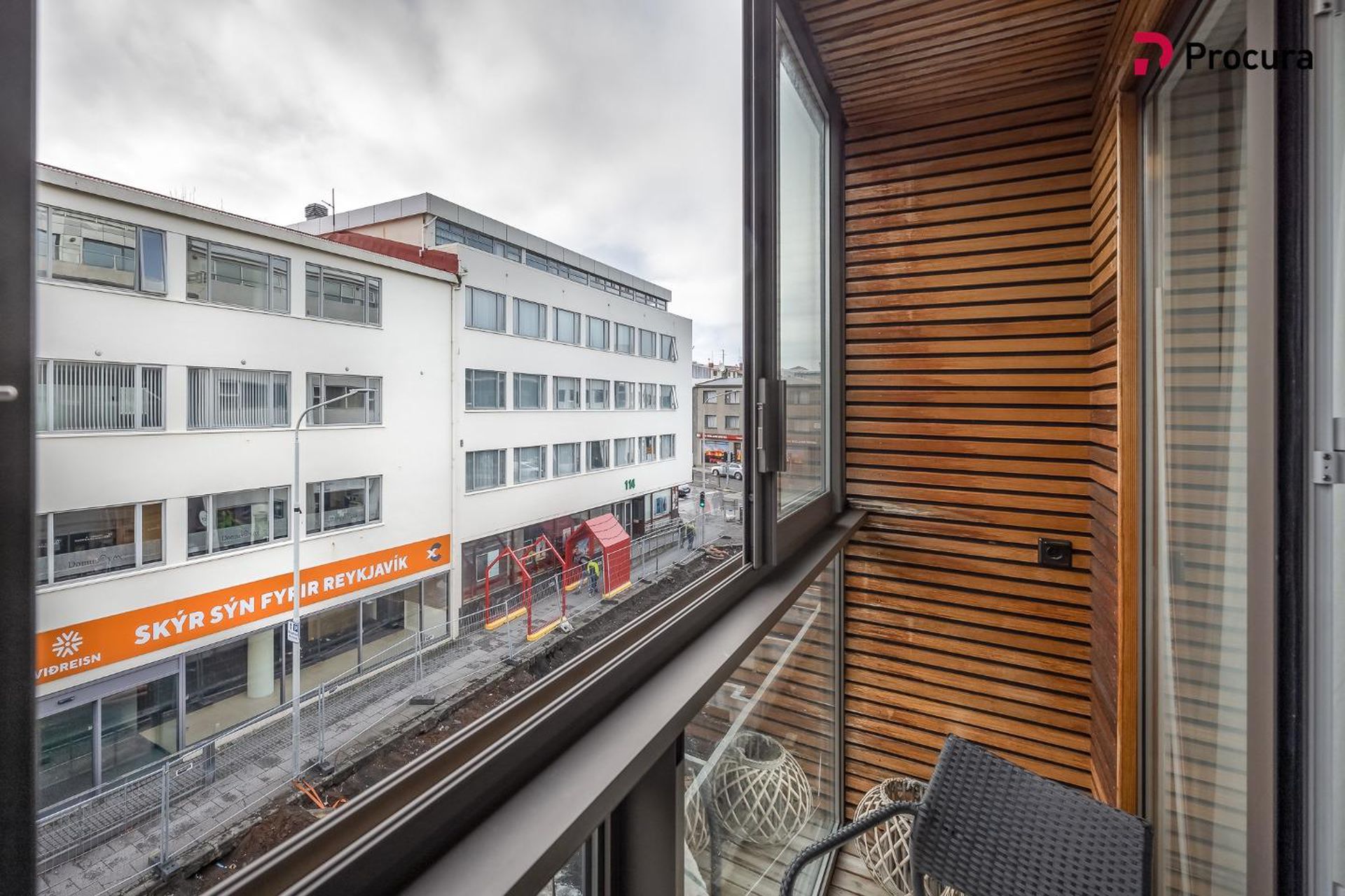 Laugavegur 103, 105 Reykjavík