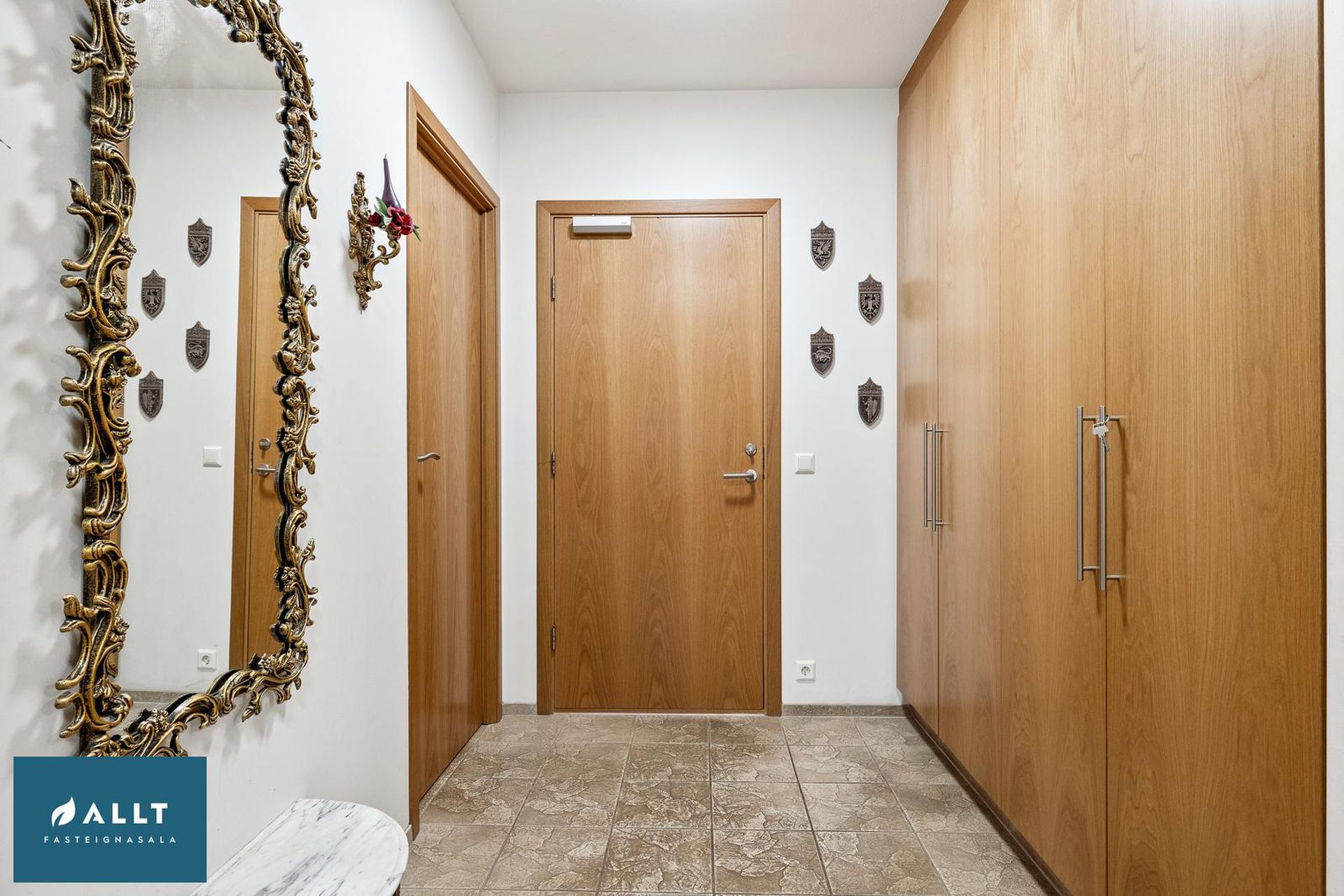Pósthússtræti 1, 230 Reykjanesbær