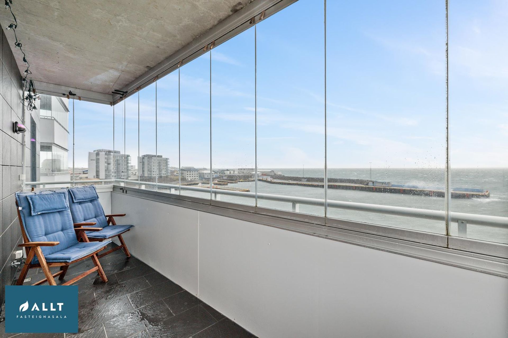 Pósthússtræti 1, 230 Reykjanesbær