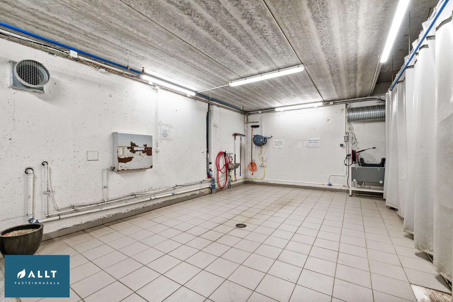 Pósthússtræti 1, 230 Reykjanesbær