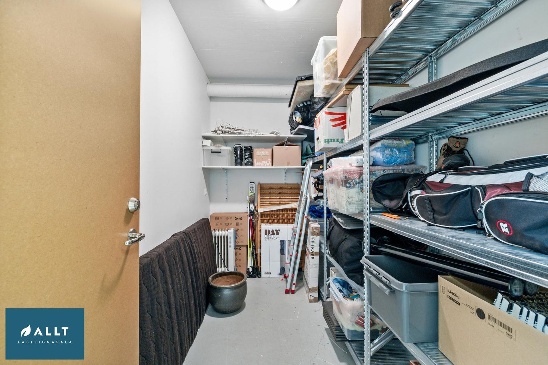 Pósthússtræti 1, 230 Reykjanesbær