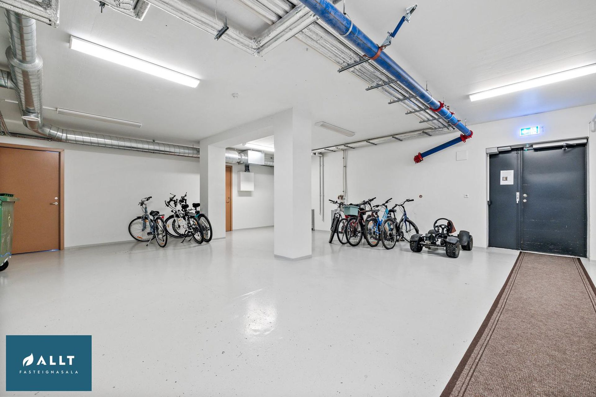 Pósthússtræti 1, 230 Reykjanesbær