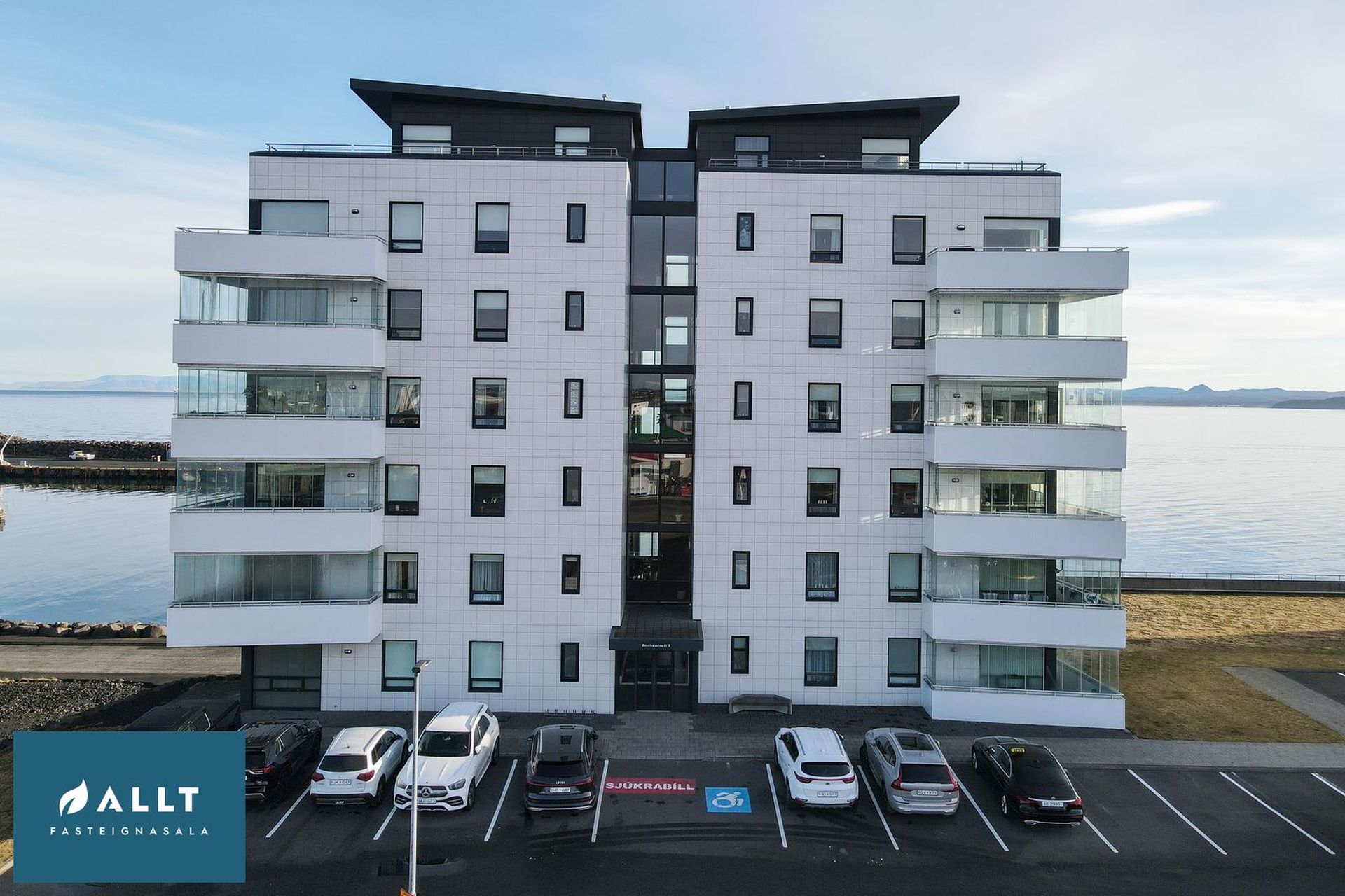 Pósthússtræti 1, 230 Reykjanesbær