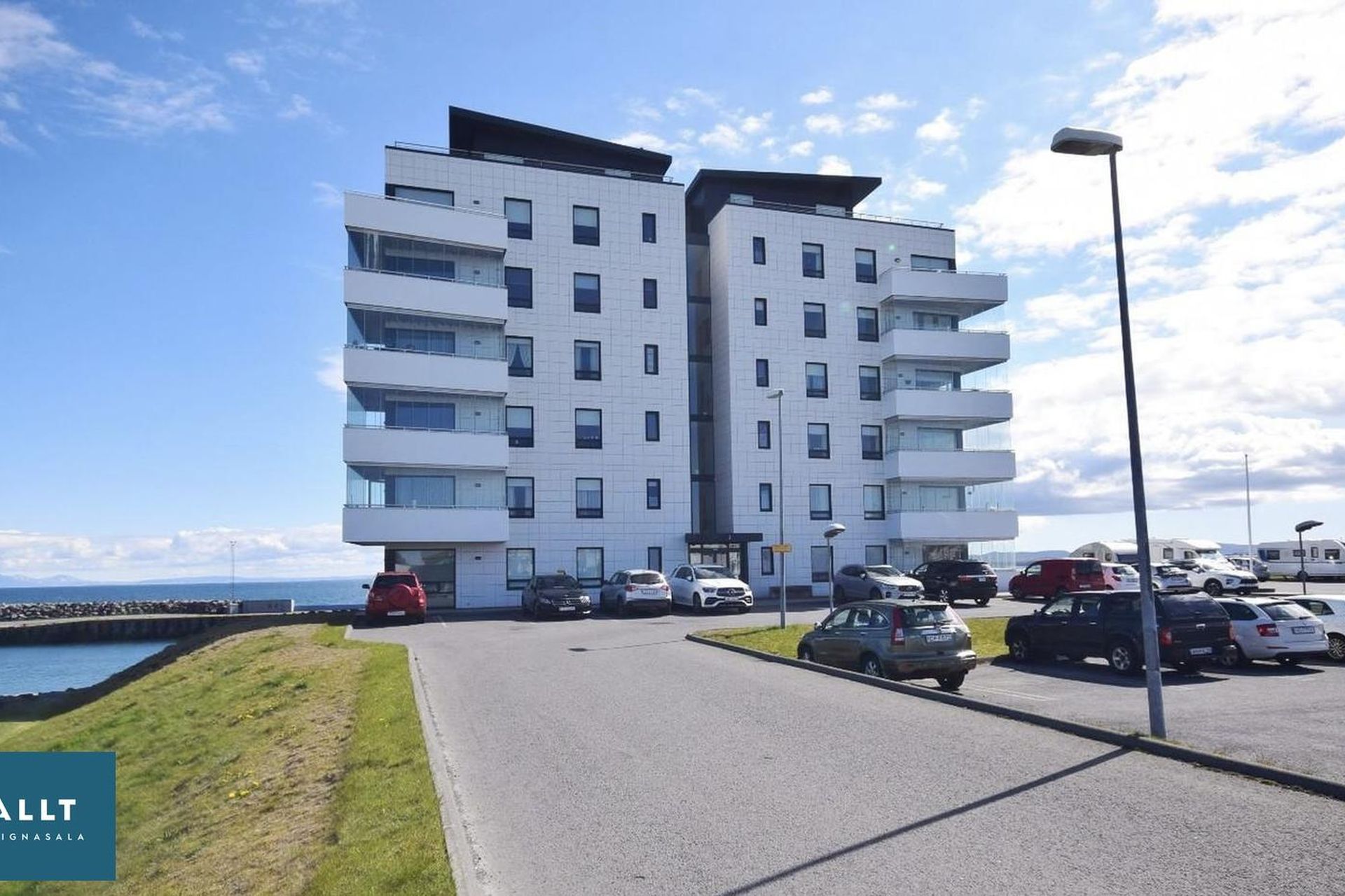 Pósthússtræti 1, 230 Reykjanesbær