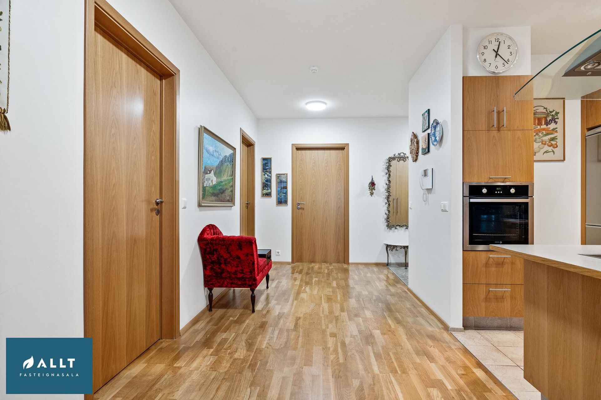 Pósthússtræti 1, 230 Reykjanesbær