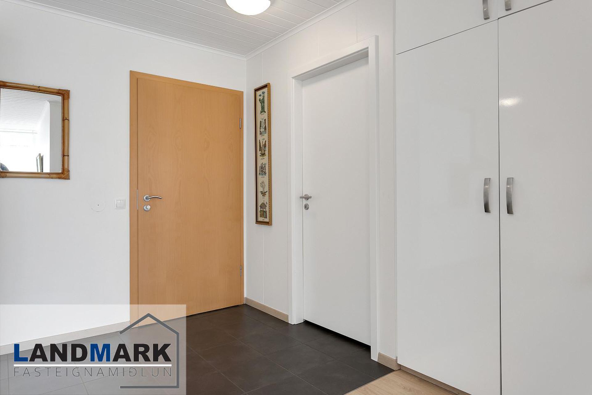 Víkurás 2, 110 Reykjavík