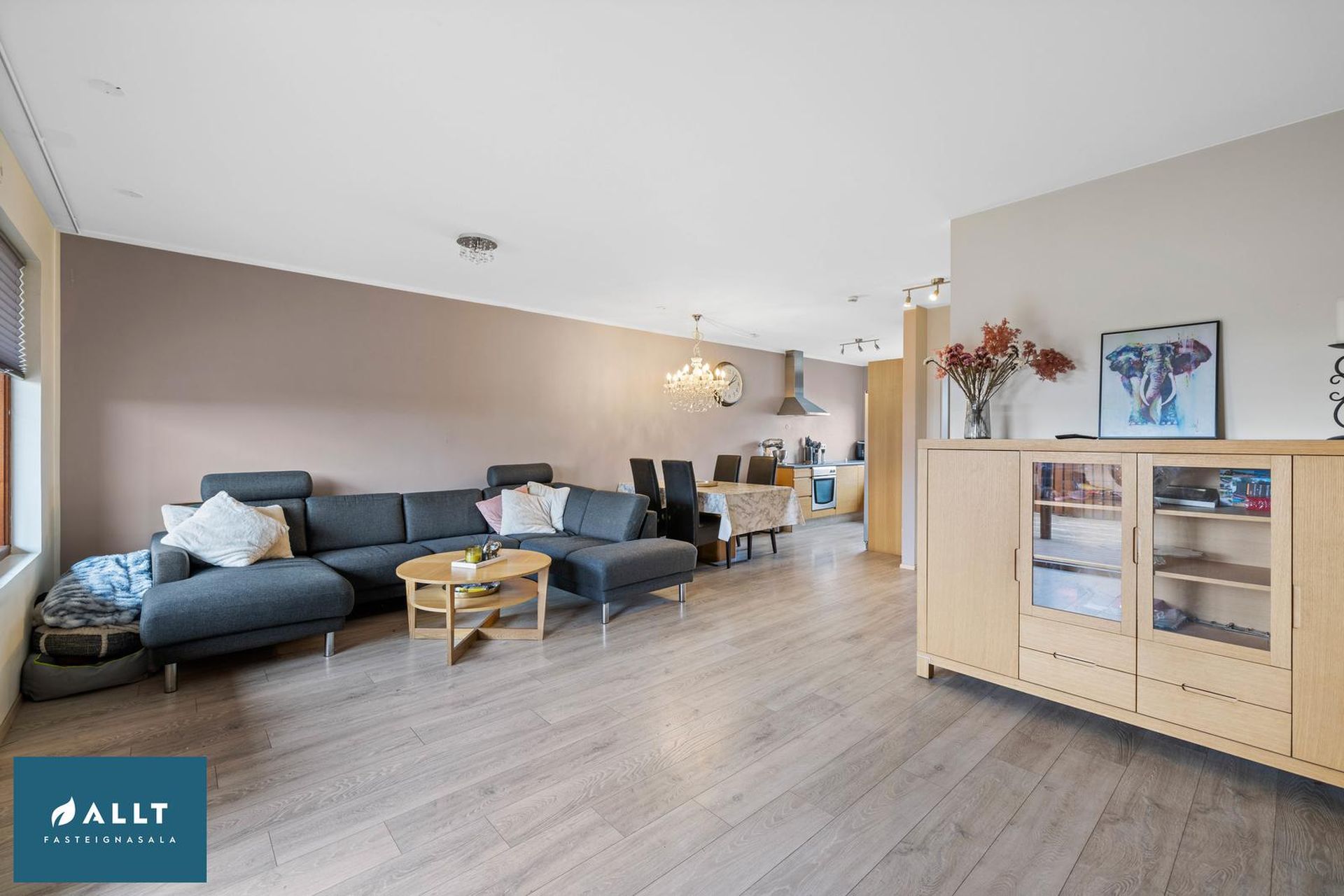 Tjarnabakki 6, 260 Reykjanesbær