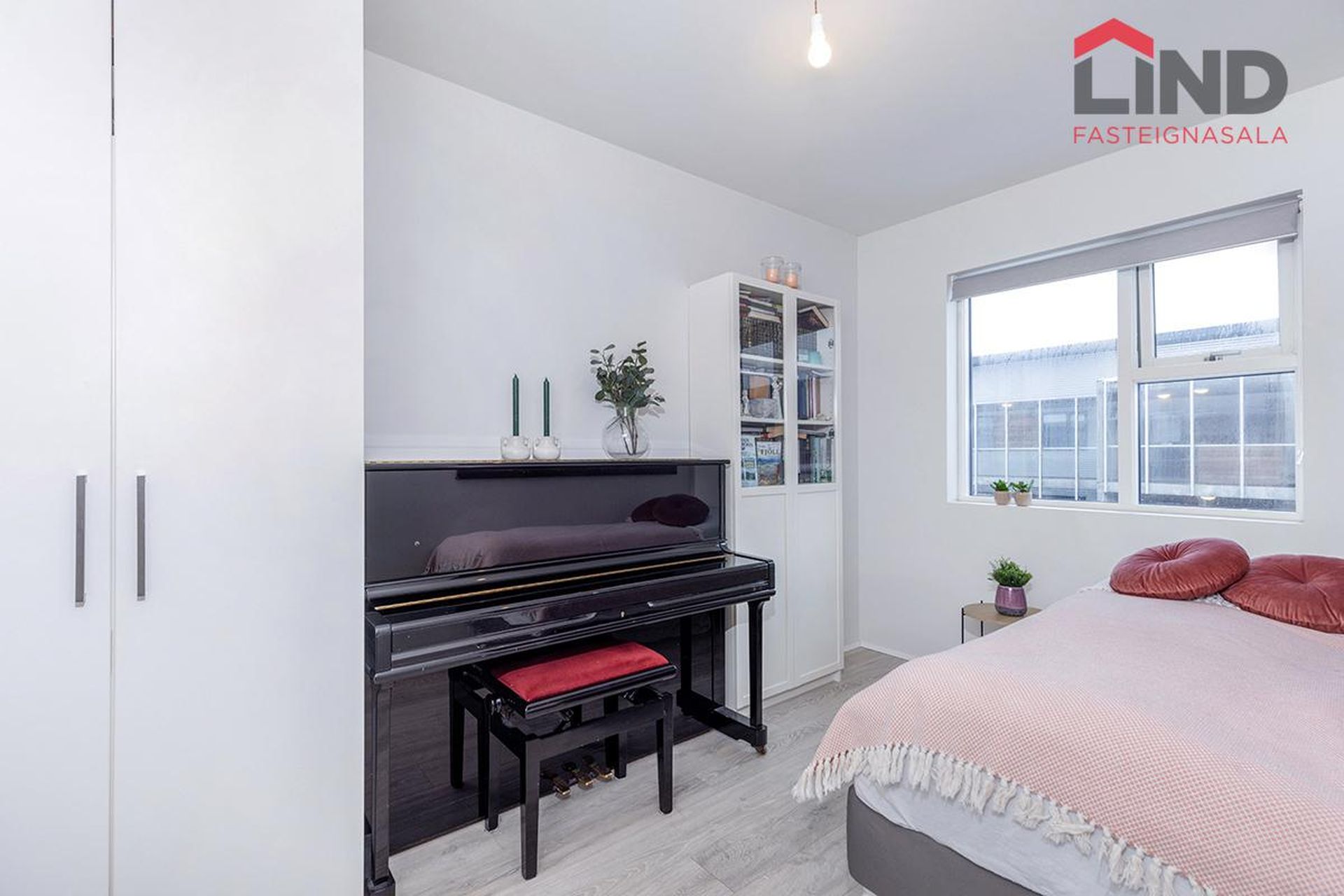 Dalsbraut 14, 260 Reykjanesbær