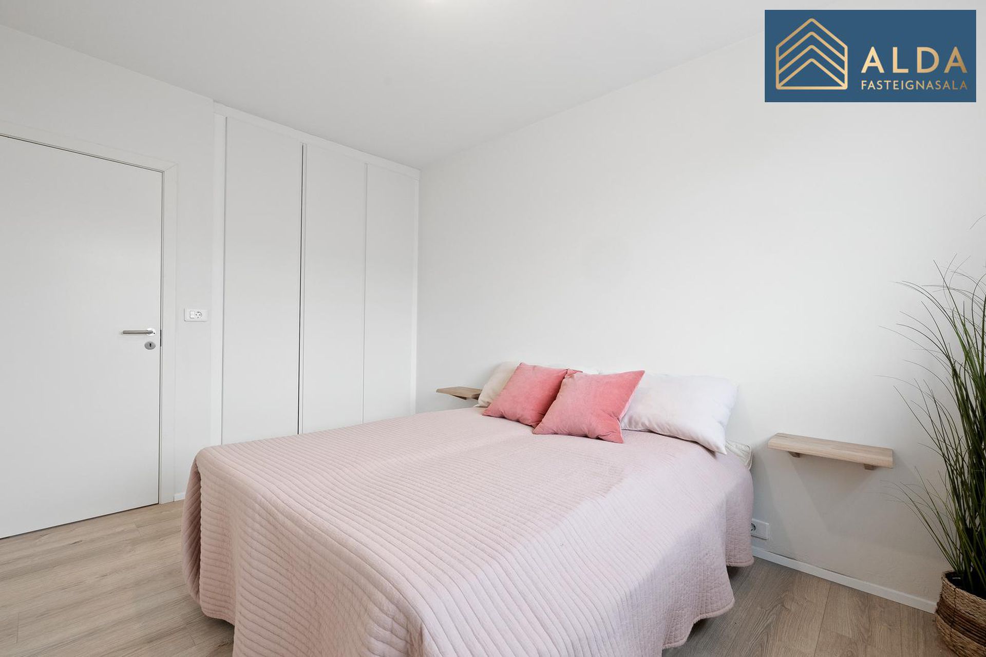 Hjarðarhagi 64, 107 Reykjavík