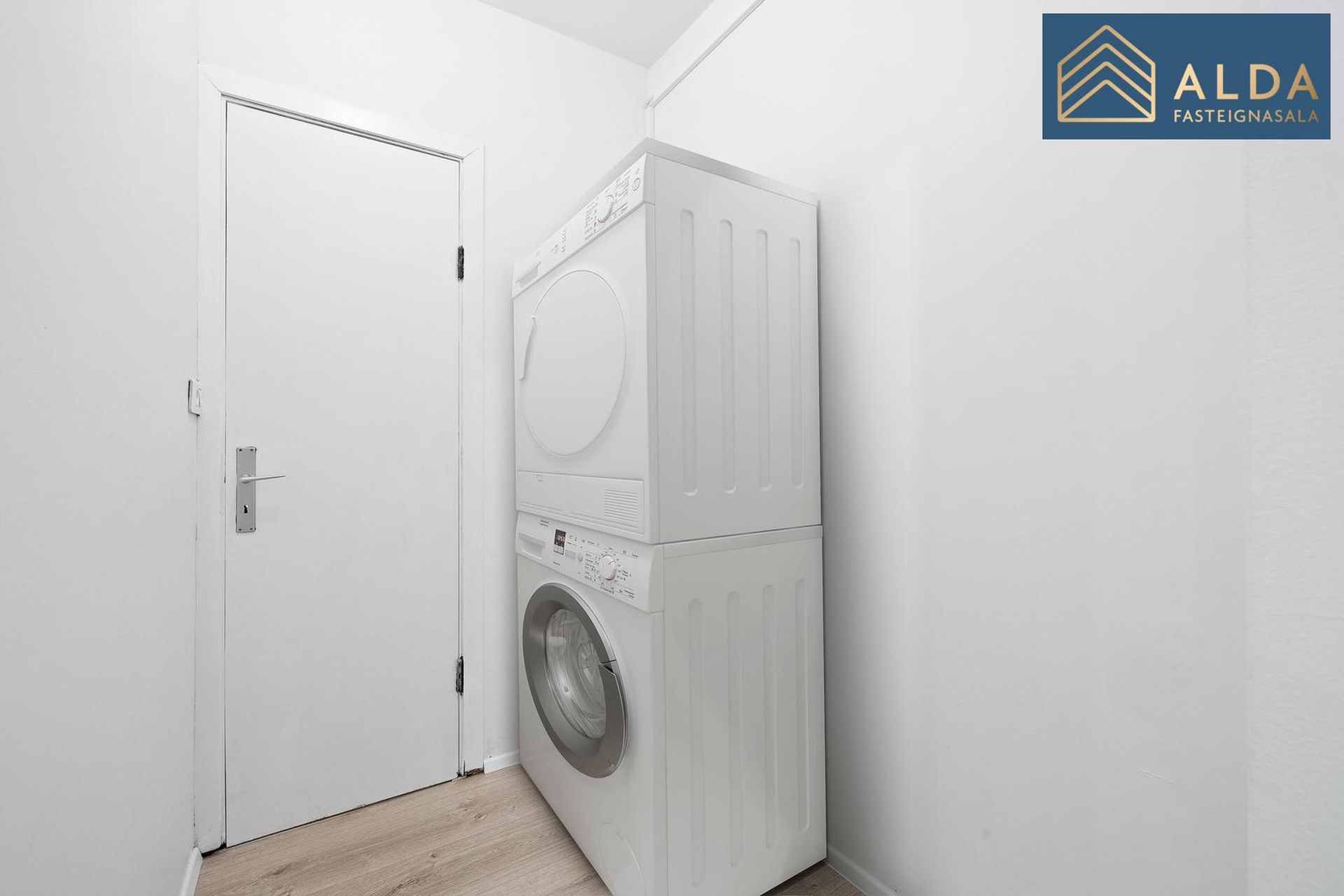 Hjarðarhagi 64, 107 Reykjavík