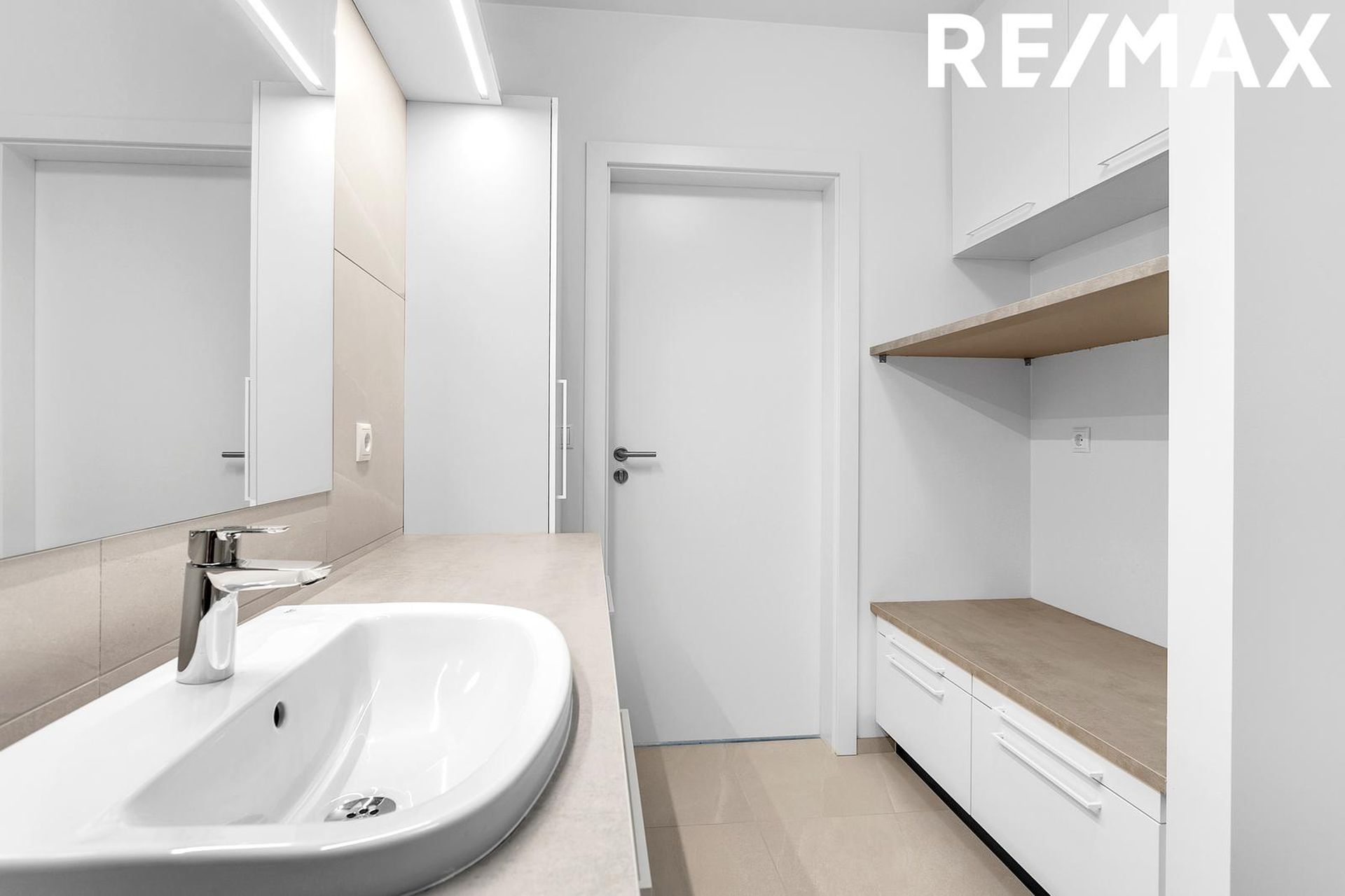 Rökkvatjörn 1, 113 Reykjavík