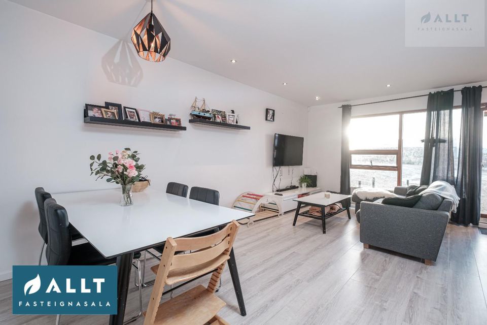 Tjarnabakki 8, 260 Reykjanesbær