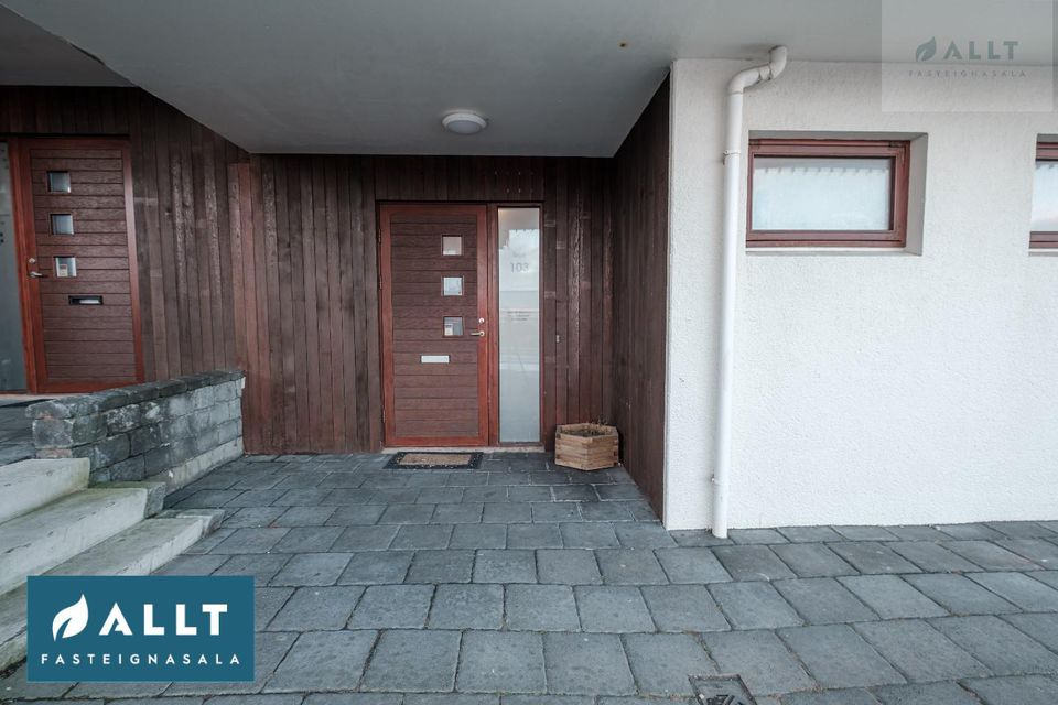 Tjarnabakki 8, 260 Reykjanesbær