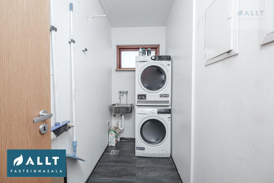 Tjarnabakki 8, 260 Reykjanesbær
