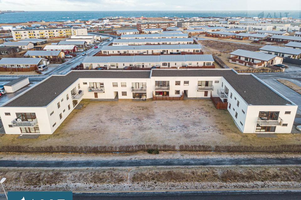 Tjarnabakki 8, 260 Reykjanesbær