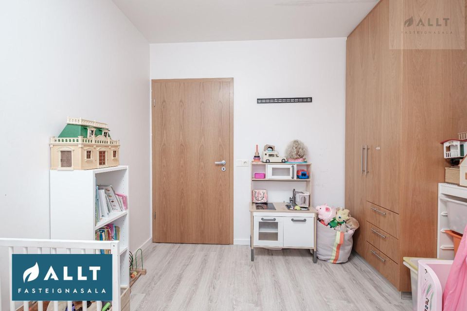 Tjarnabakki 8, 260 Reykjanesbær