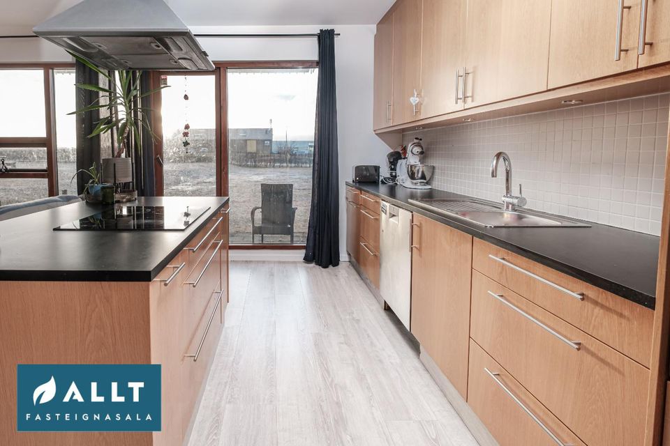 Tjarnabakki 8, 260 Reykjanesbær