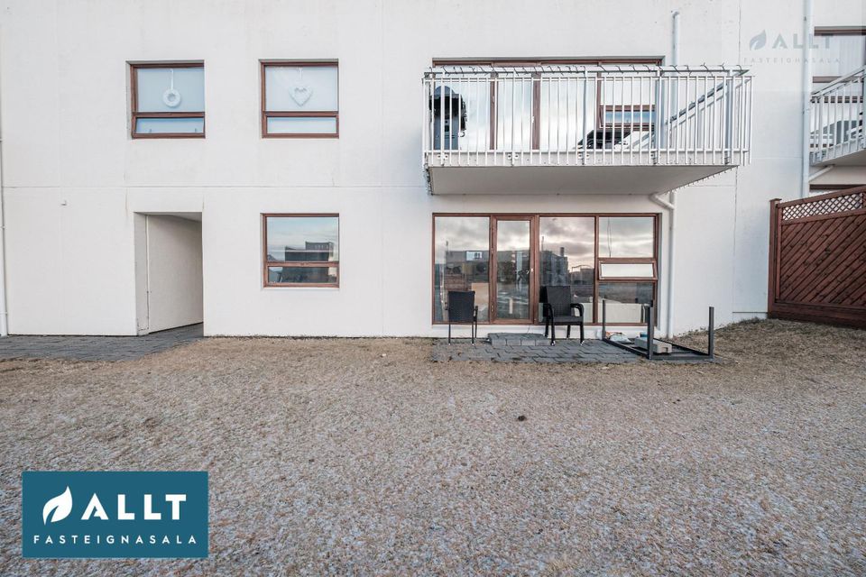Tjarnabakki 8, 260 Reykjanesbær