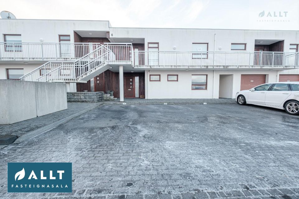 Tjarnabakki 8, 260 Reykjanesbær