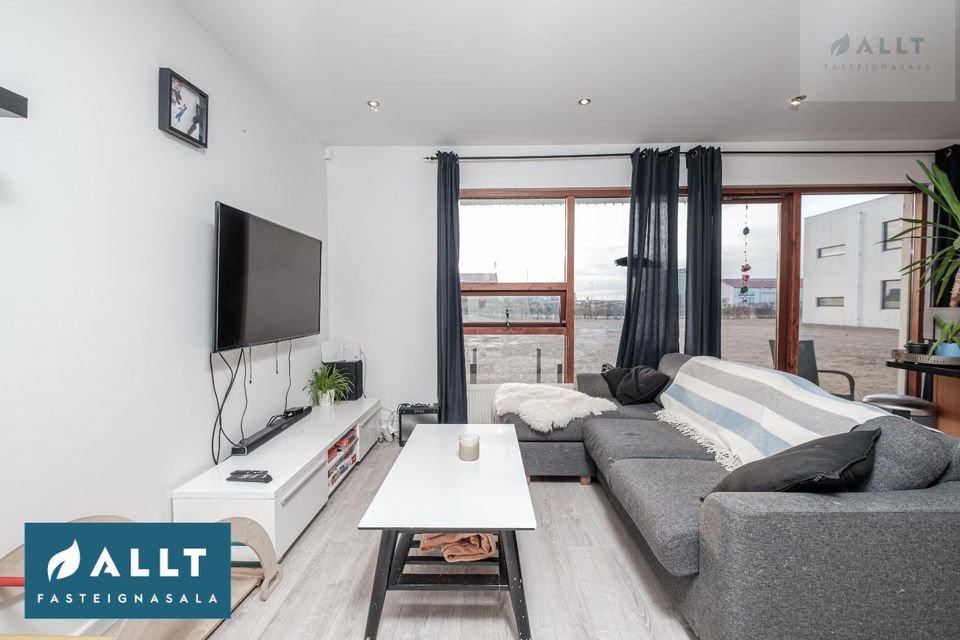 Tjarnabakki 8, 260 Reykjanesbær