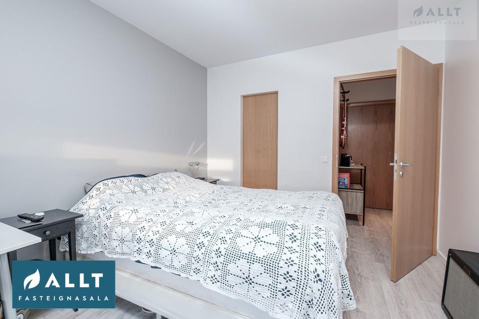 Tjarnabakki 8, 260 Reykjanesbær