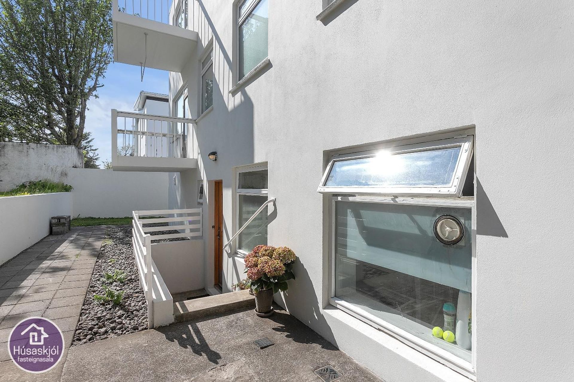 Sporðagrunn 7, 104 Reykjavík