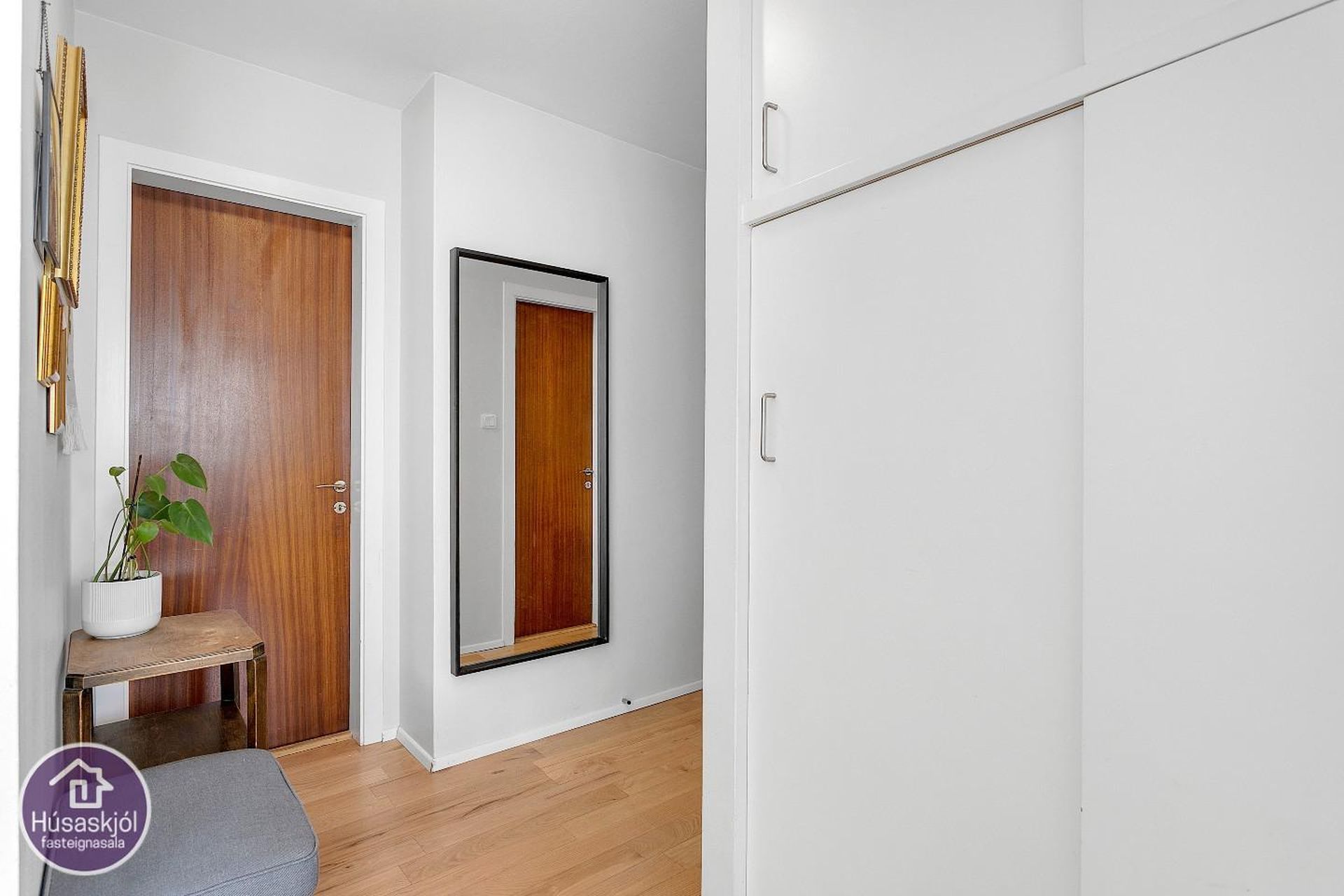 Sporðagrunn 7, 104 Reykjavík