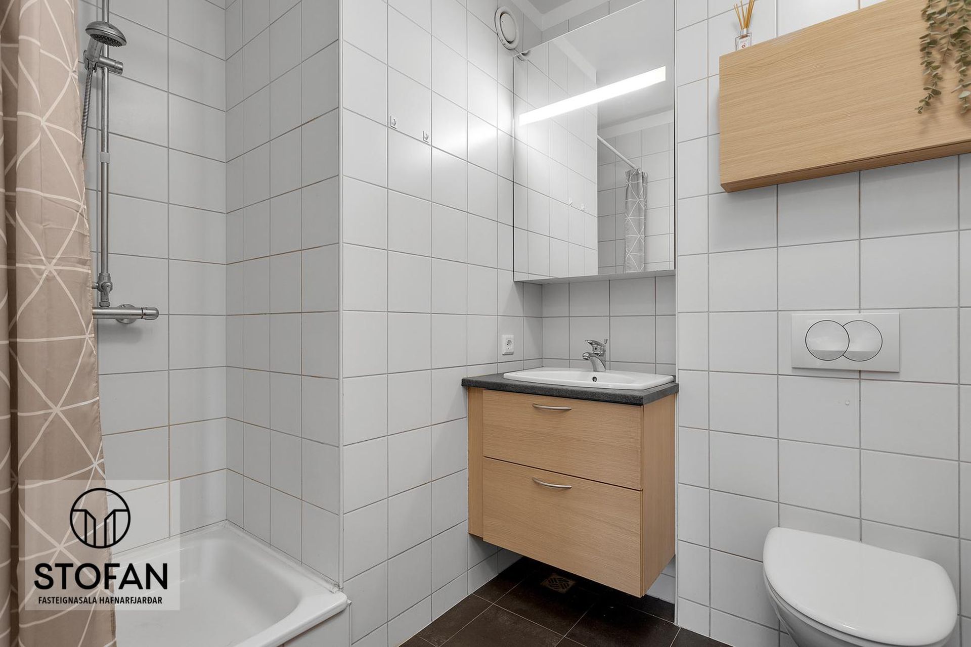 Helluvað 13, 110 Reykjavík