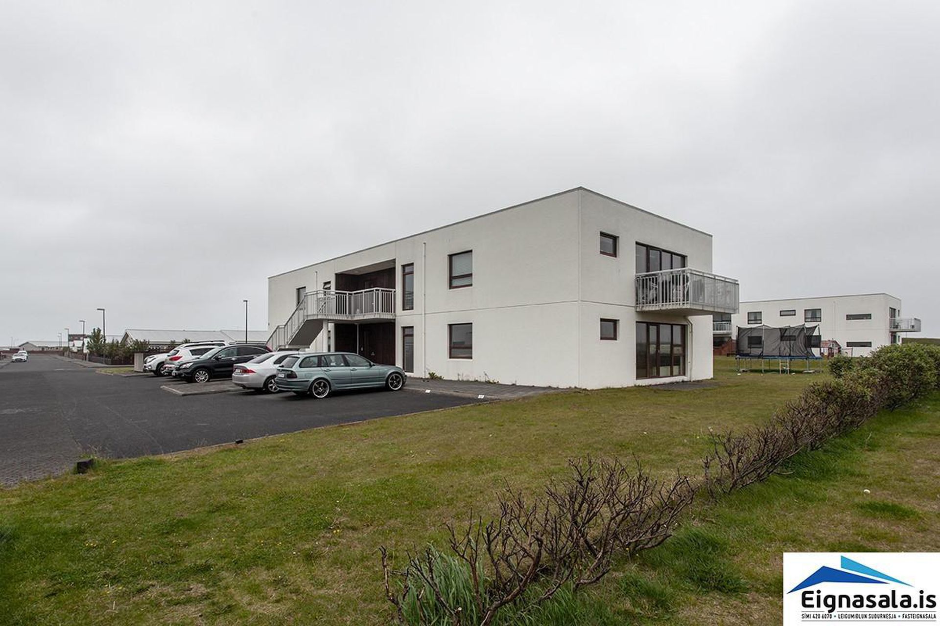 Tjarnabakki 8, 260 Reykjanesbær