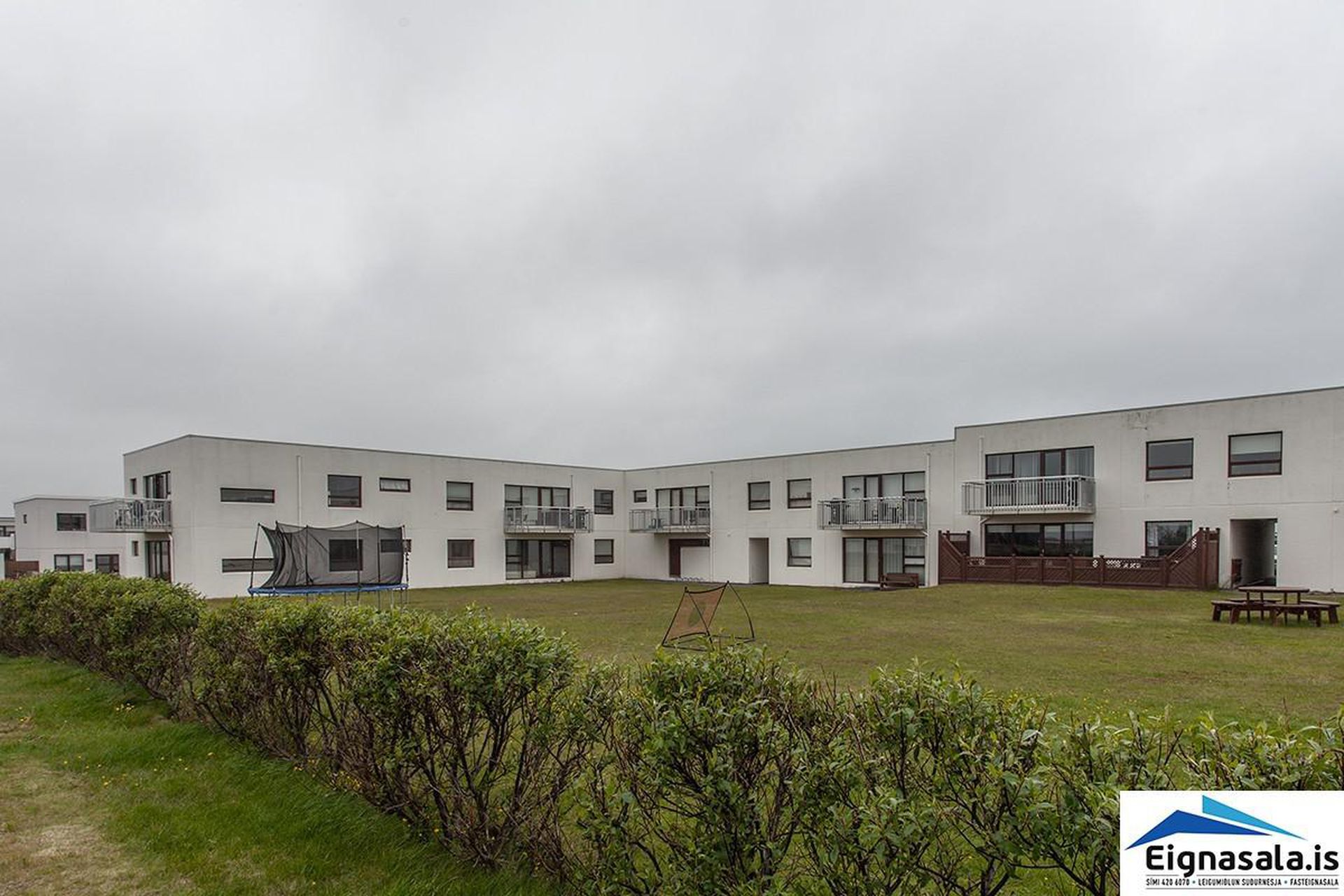 Tjarnabakki 8, 260 Reykjanesbær