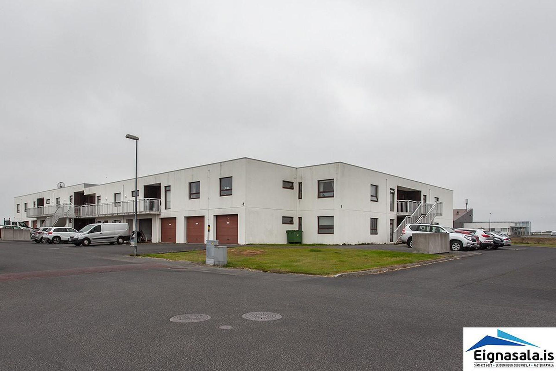 Tjarnabakki 8, 260 Reykjanesbær