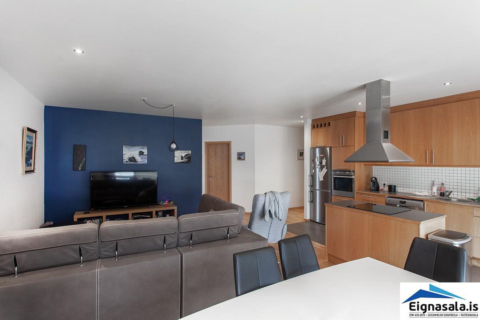 Tjarnabakki 8, 260 Reykjanesbær