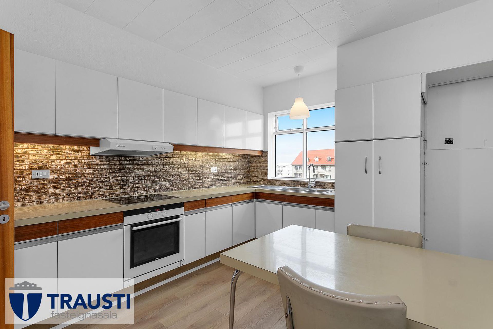 Hjarðarhagi 64, 107 Reykjavík