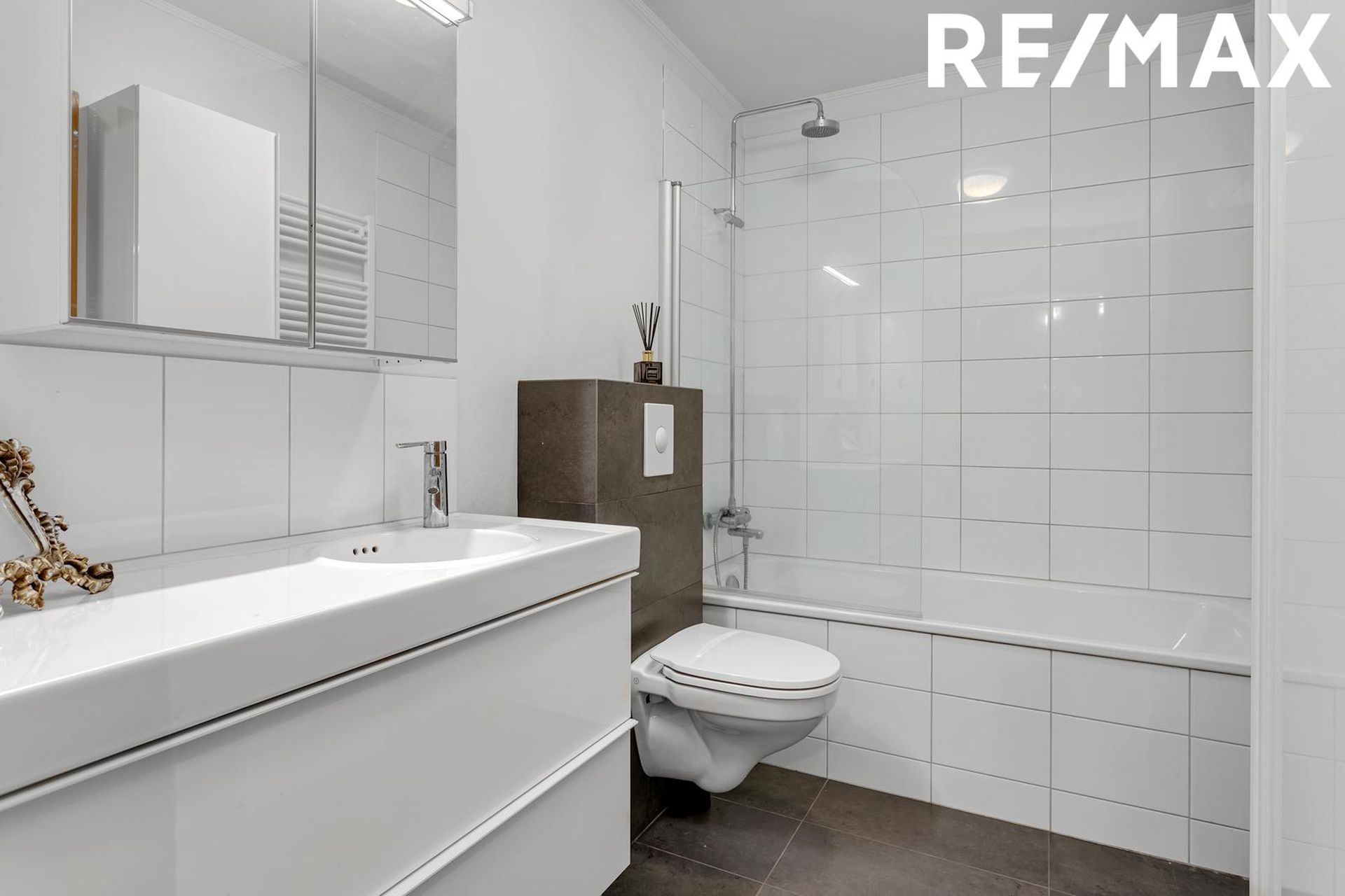 Suðurbraut 24, 220 Hafnarfjörður