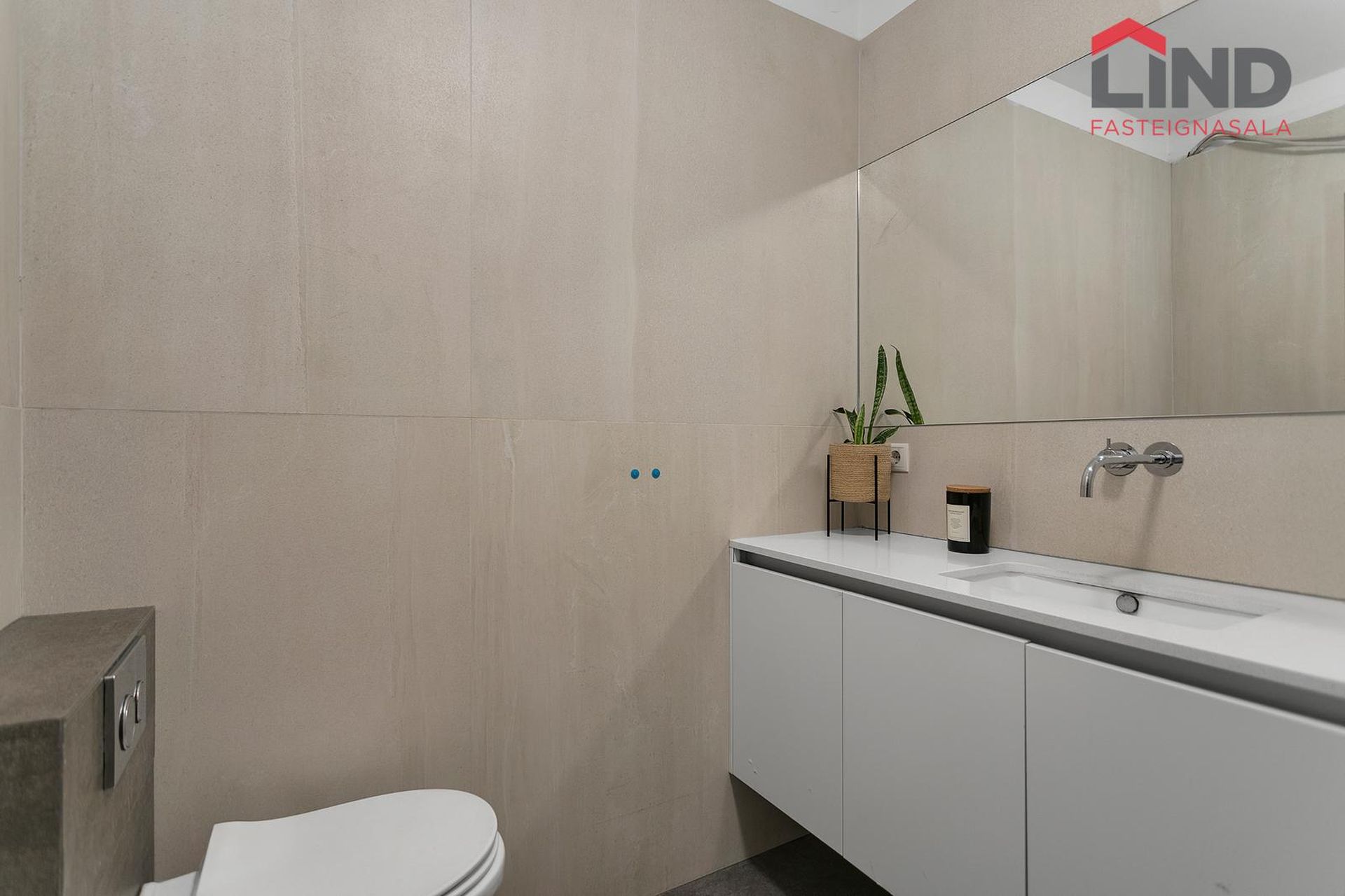 Hvassaleiti 30, 103 Reykjavík