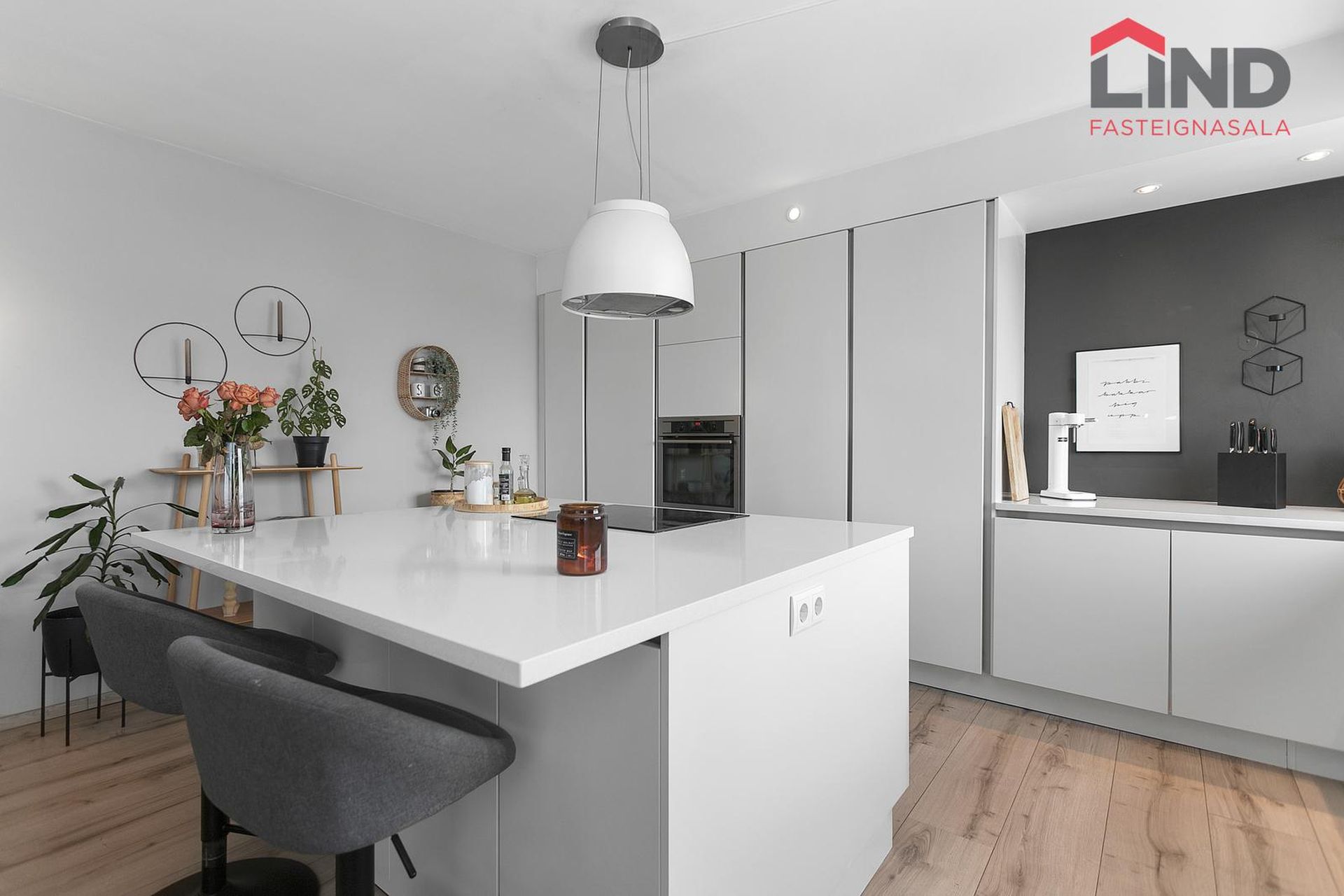 Hvassaleiti 30, 103 Reykjavík